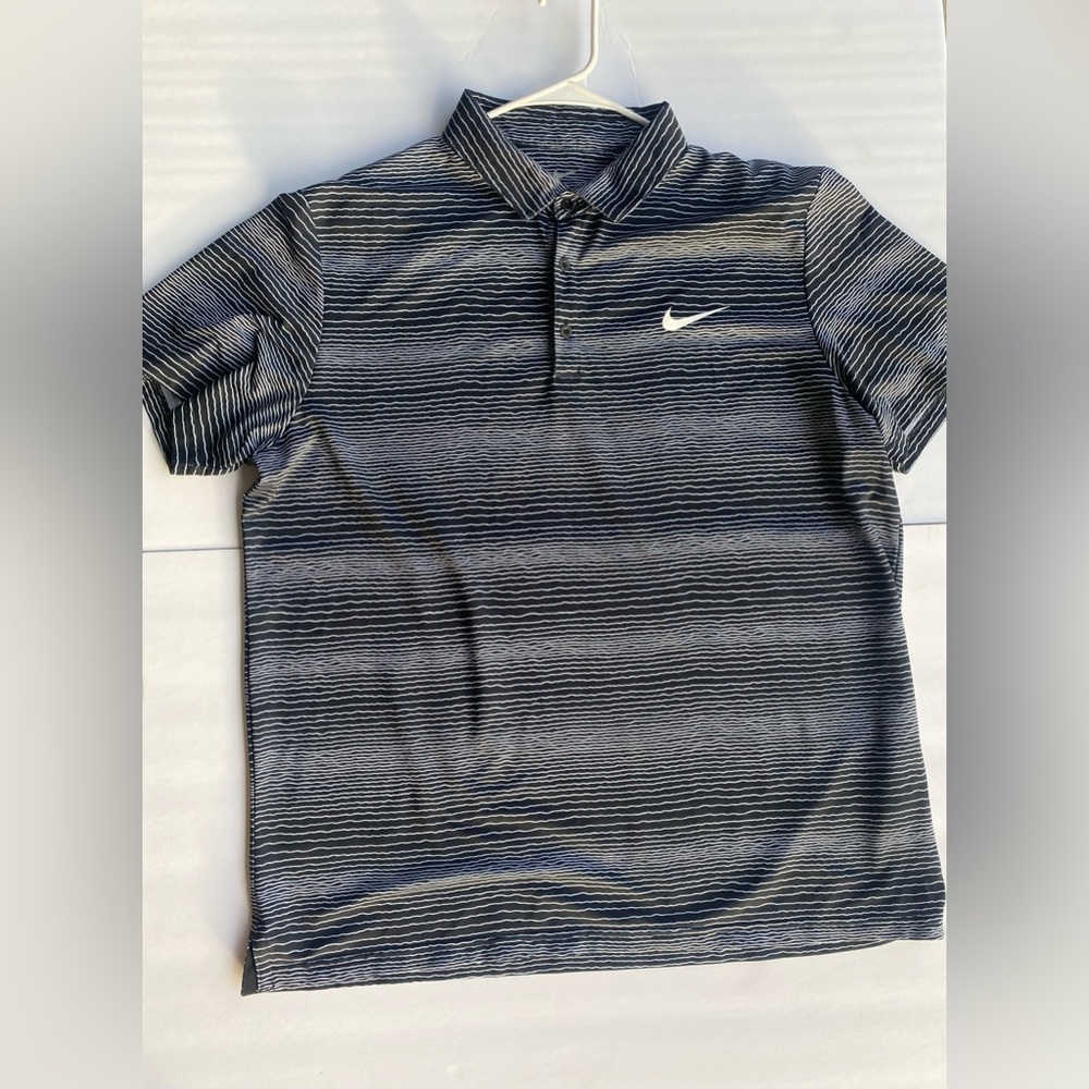Men’s XL Dri Fit Nike Golf Polo Black and White Striped Design